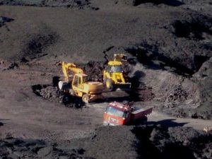 Gjástykki. Ljósmynd Ómar Ragnarsson. Hér má sjá hvar grafa brýtur niður hraun sem rann á síðustu árum Kröfluelda sem geisuðu frá 1975 - 1984.