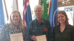 Jón Stefánsson í Hvolsskóla var heiðraður fyrir störf sín í þágu umhverfisins og uppbyggingar grænfánaverkefnisins í Hvolsskóla. landvernd.is